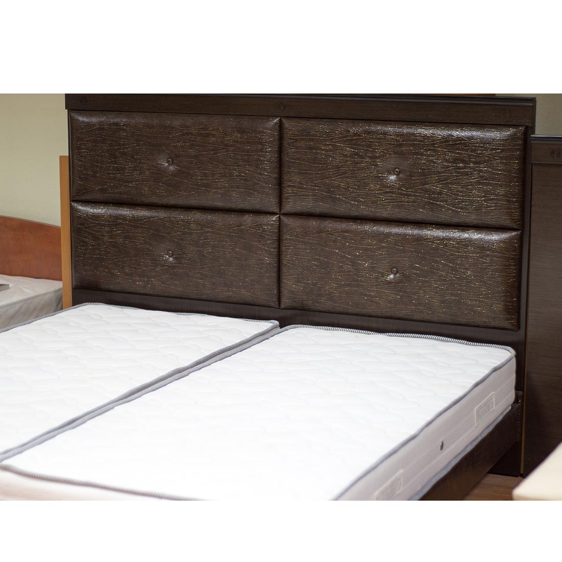 Κρεβάτι διπλό με ταμπλά 180x2x133 με στρώματα σε απόχρωση καρυδί